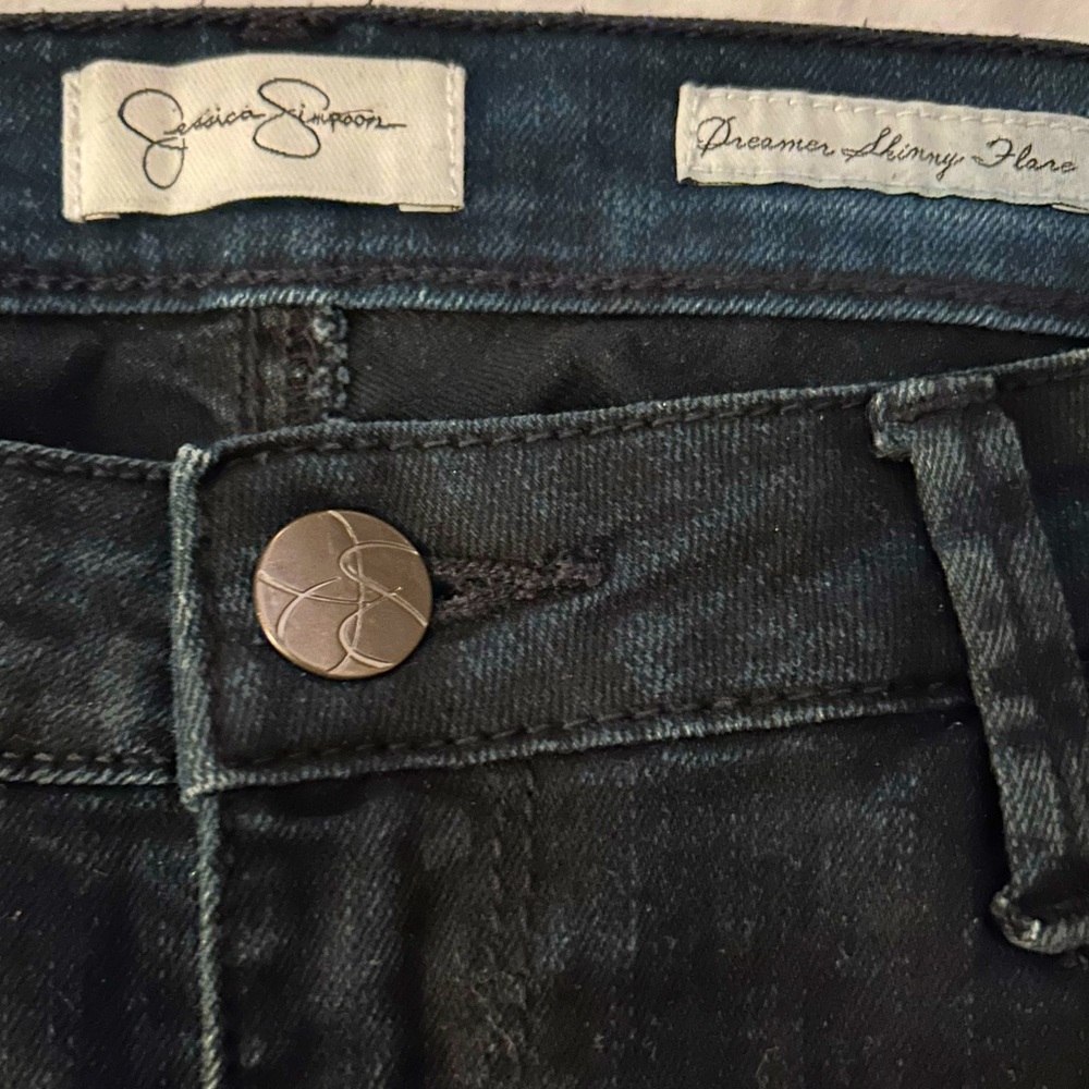 Jessica Simpson ‘Dreamer Skinny Flare’ size 31, dark wash, never worn!
